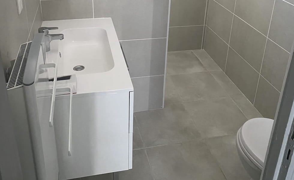Réhabilitation de salle de bains par SM Rénovation et Extension
